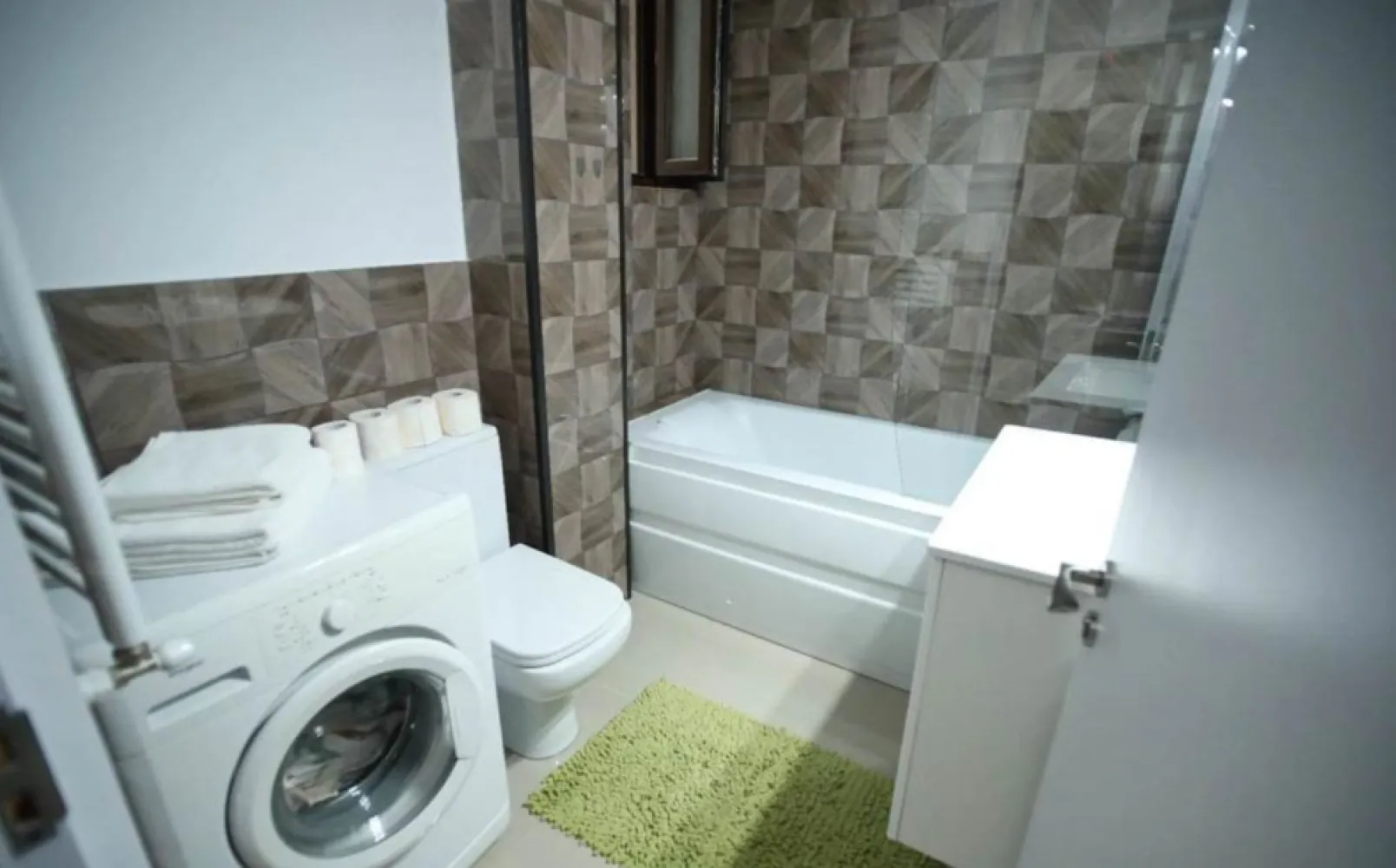 Apartament 2 cam. 45 mp utili et. 4/5 An 2017 Mamaia nord aproape de plaja