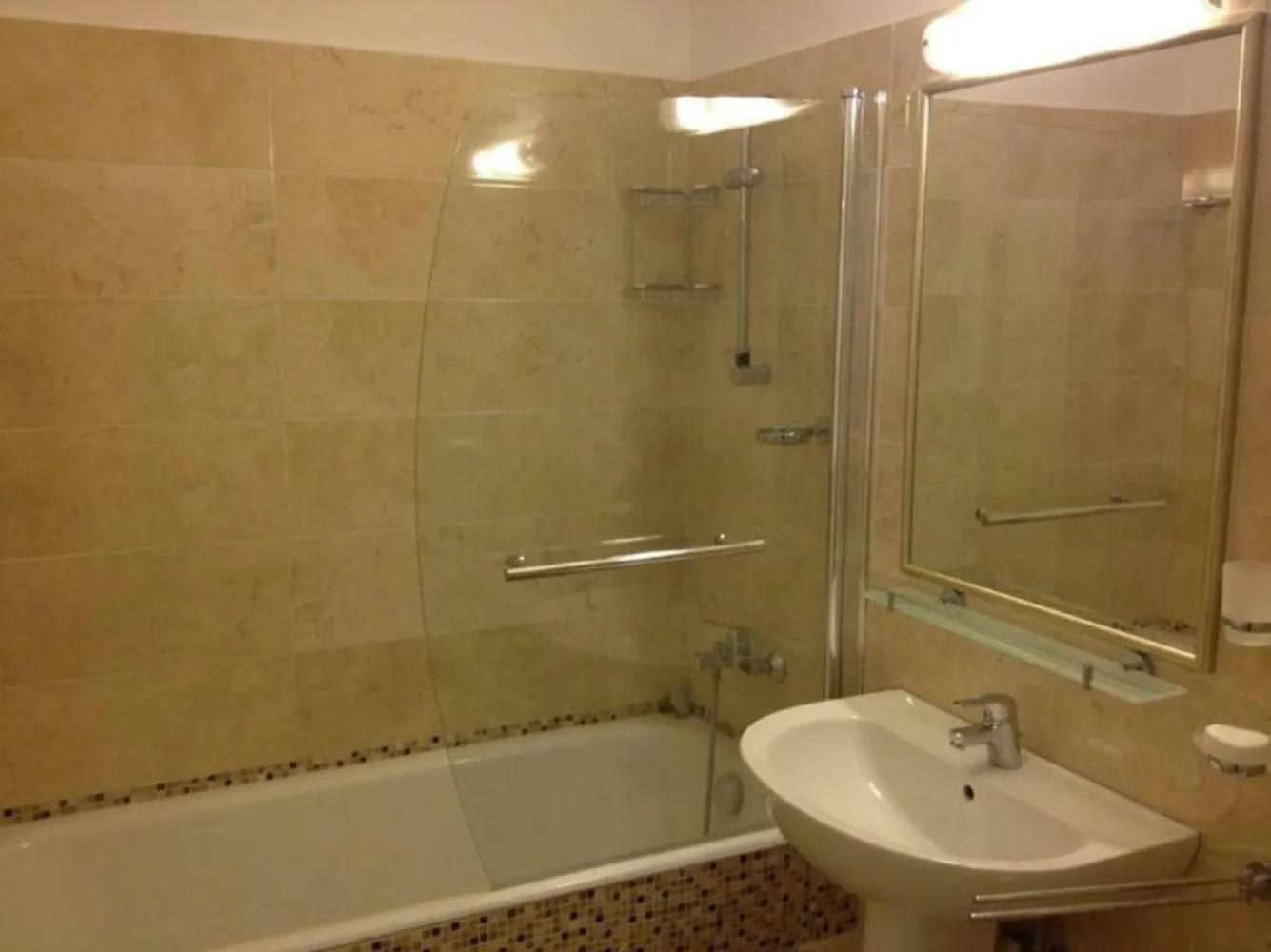 Particular inchiriez apartament Stefan cel Mare (spitalul de urgenta floreasca)