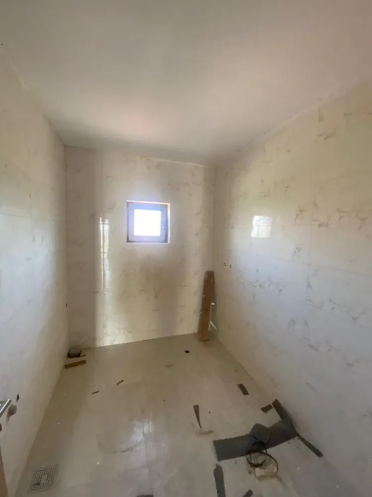 Casa P+1 Tip Duplex de vanzare 120 mp An 2023 Constanta Comuna Lumina - 4 Case de vanzare de tip duplex, aflate in Com Lumina intr o zona linistita, recent finalizate la cheie și racordate la toate utilitățile, casele au suprafața utila de 120 mp- parter plus etaj, fiecare casa are spațiu de parcare in fata casei și terasa privată in spate pentru grătar , structura de rezistența a caselor este foarte solida, temelia are 1,70 m adâncime, casele au acoperiș din tigla ceramica, bazie din lemn natural finisat și lăcuit, balustrade din fier forjat