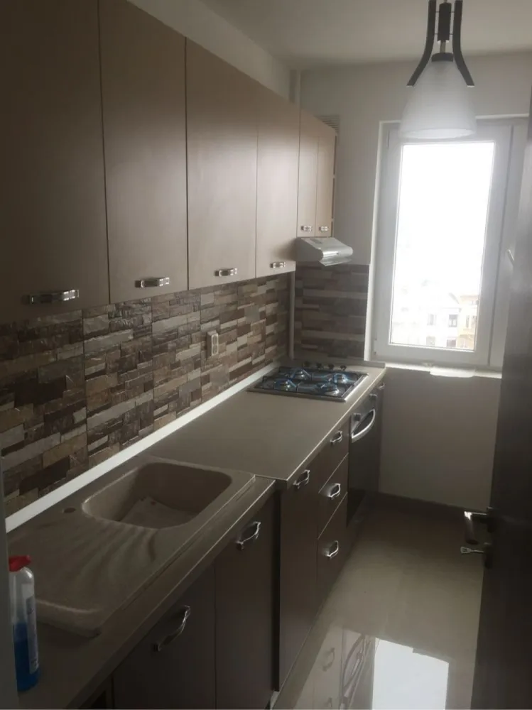 Gara de Nord 3 camere renovat - Dinu Golescu, 3 camere, etaj 5/7, bloc stradal, vedere mixta, renovat, bloc anvelopat termic , semi- mobilat, balcon , 62 mp, propietar, bloc fara restantieri (piata, mijloace de transport, metrou, scoala, gradinita, centre comerciale)