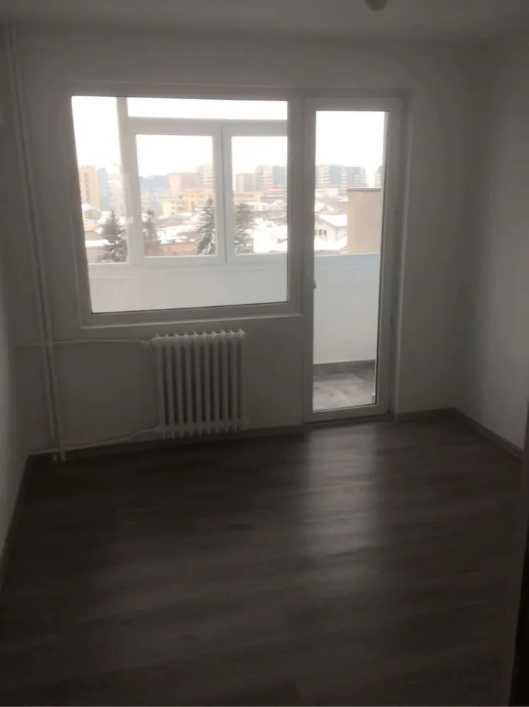 Gara de Nord 3 camere renovat - Dinu Golescu, 3 camere, etaj 5/7, bloc stradal, vedere mixta, renovat, bloc anvelopat termic , semi- mobilat, balcon , 62 mp, propietar, bloc fara restantieri (piata, mijloace de transport, metrou, scoala, gradinita, centre comerciale)