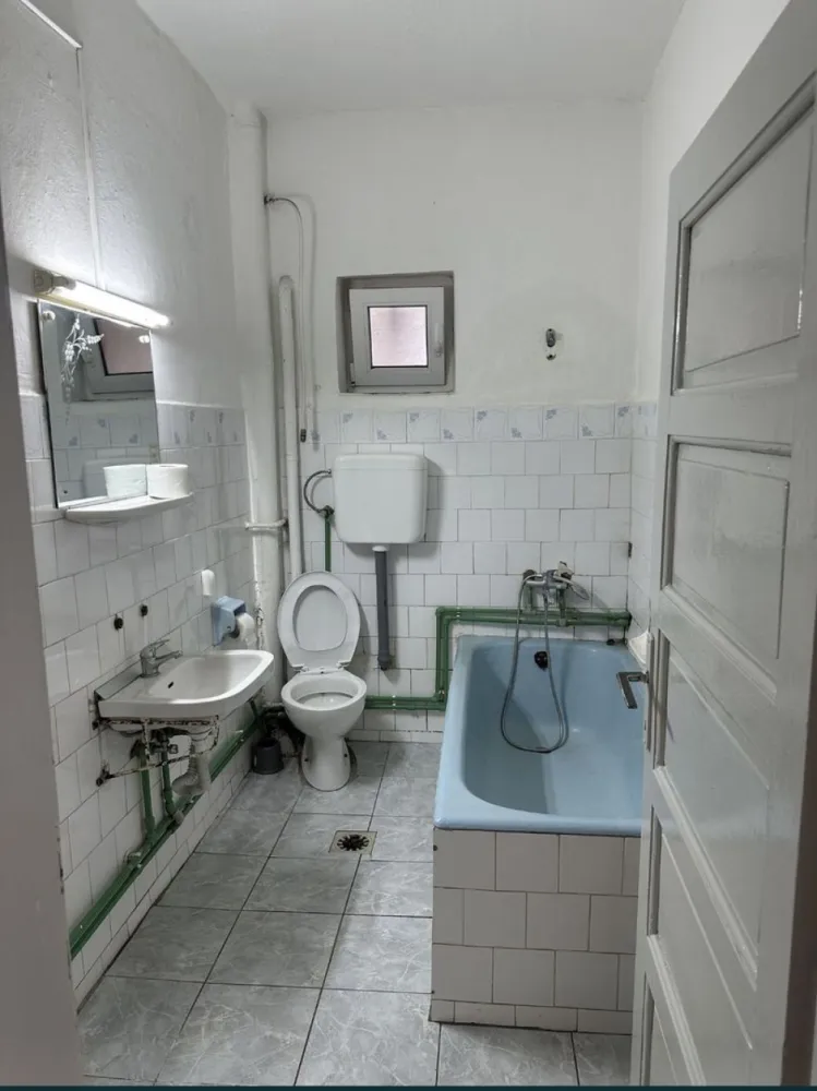 BRASADAS vinde PARTERUL unei case in zona Botizului.