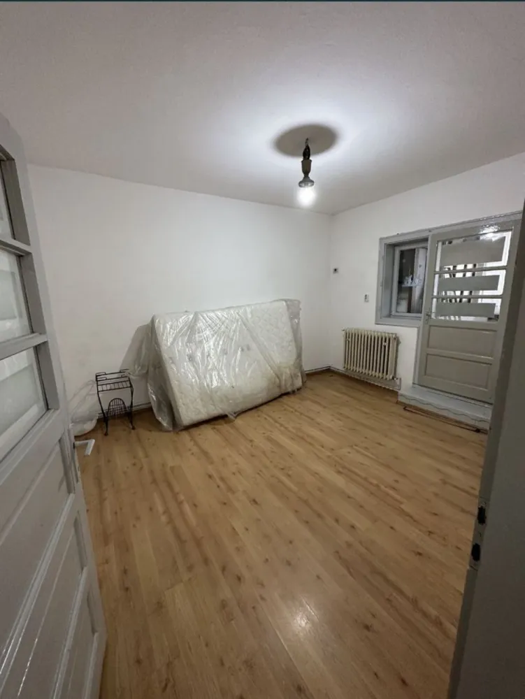 BRASADAS vinde PARTERUL unei case in zona Botizului.