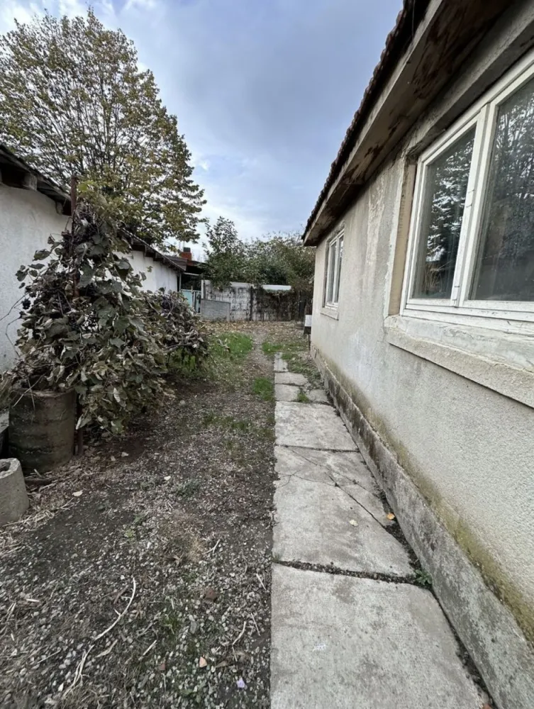 BRASADAS vinde PARTERUL unei case in zona Botizului.