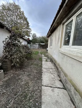 BRASADAS vinde PARTERUL unei case in zona Botizului.