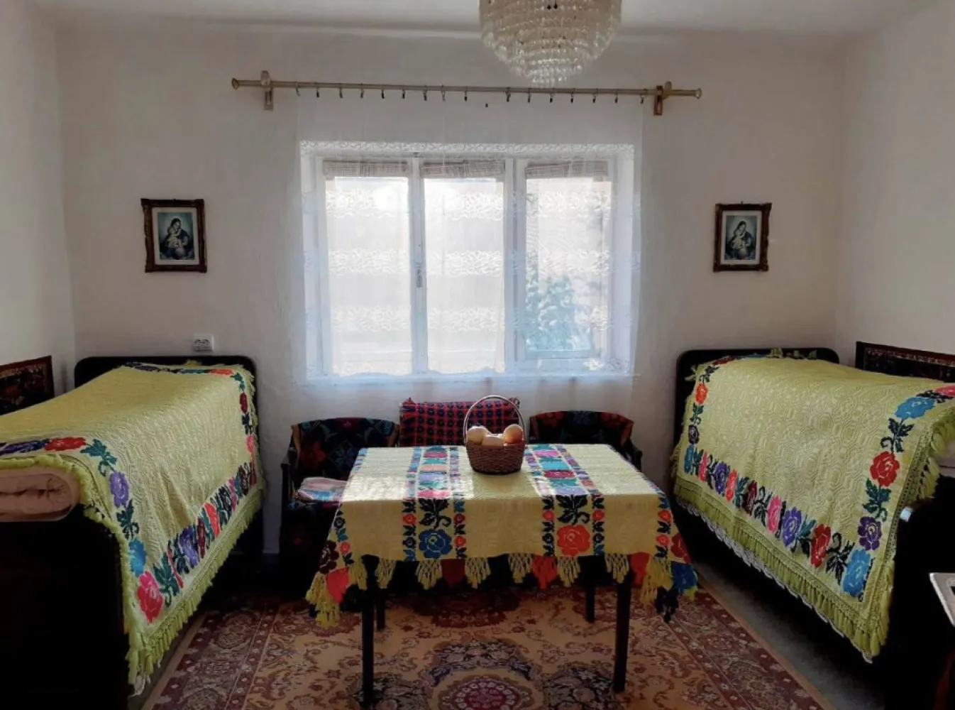 Vand casa cu gradina 4000 mp ca 12 Km de statiunea geotermala Tasnad