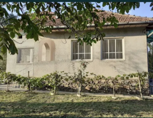 Vand casa cu gradina 4000 mp ca 12 Km de statiunea geotermala Tasnad