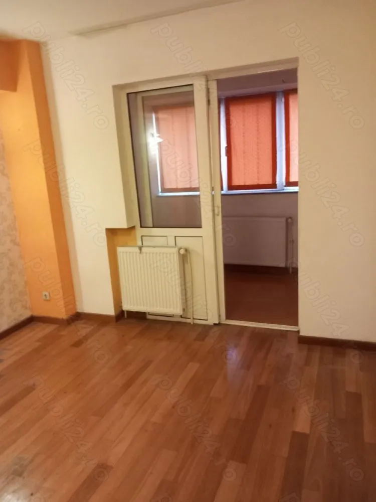 Vand apartament 3 camere
