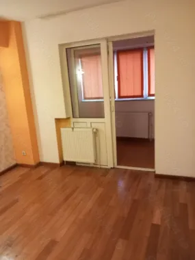 Vand apartament 3 camere