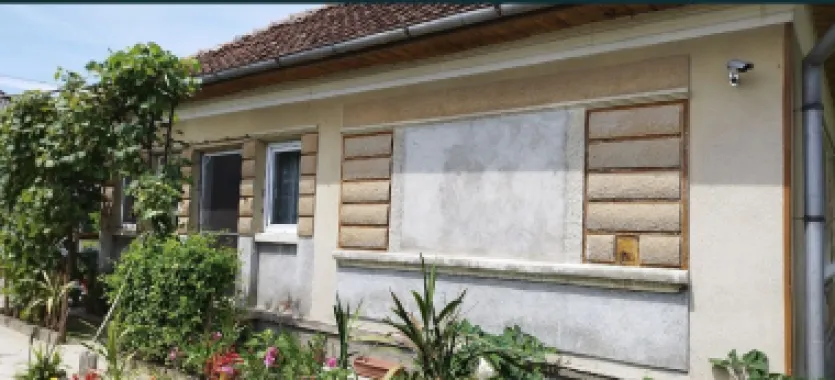 Casa si teren de vanzare