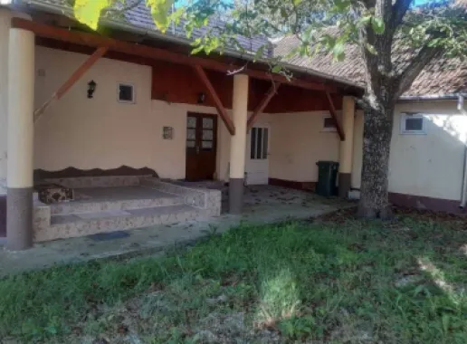 Vand casa cu 121 mp suprafata construita si teren 1635 mp