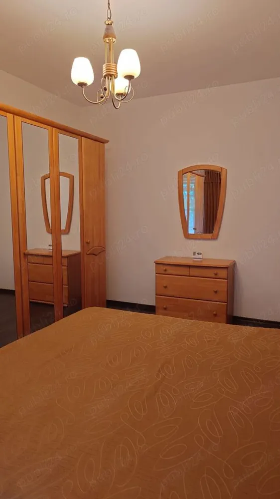 Particular, Penthouse, 1 Mai, 123 mp, etaj 3 - Particular, vand Penthouse, etaj 3, zona 1 Mai- Piata Chibrit. Apartamentul are o suprafata totala de 123 mp si este situat intr-o vila construita in anul 2008. O terasa spatioasa, proprie, de 40 mp, inconjoara apartamentul. Apartamentul se compune din: living, bucatarie, hol, 2 dormitoare fiecare cu baie proprie, terasa. A fost complet renovat in anul 2023. Are centrala proprie de apartament si aer conditionat in fiecare camera. Loc de parcare disponibil in fata cladirii. Acces facil la metrou ( 5 min pana la statia 1 Mai), gradinita, scoala, piata, restaurante, hipermarketuri, mijloace de transport in comun, parcuri. Apartamentul se preda complet utilat, corpuri iluminat, sanitare complete la bai. Pret 245.000 euro.