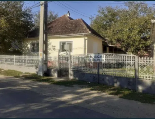 Vand casa cu 121 mp suprafata construita si teren 1635 mp