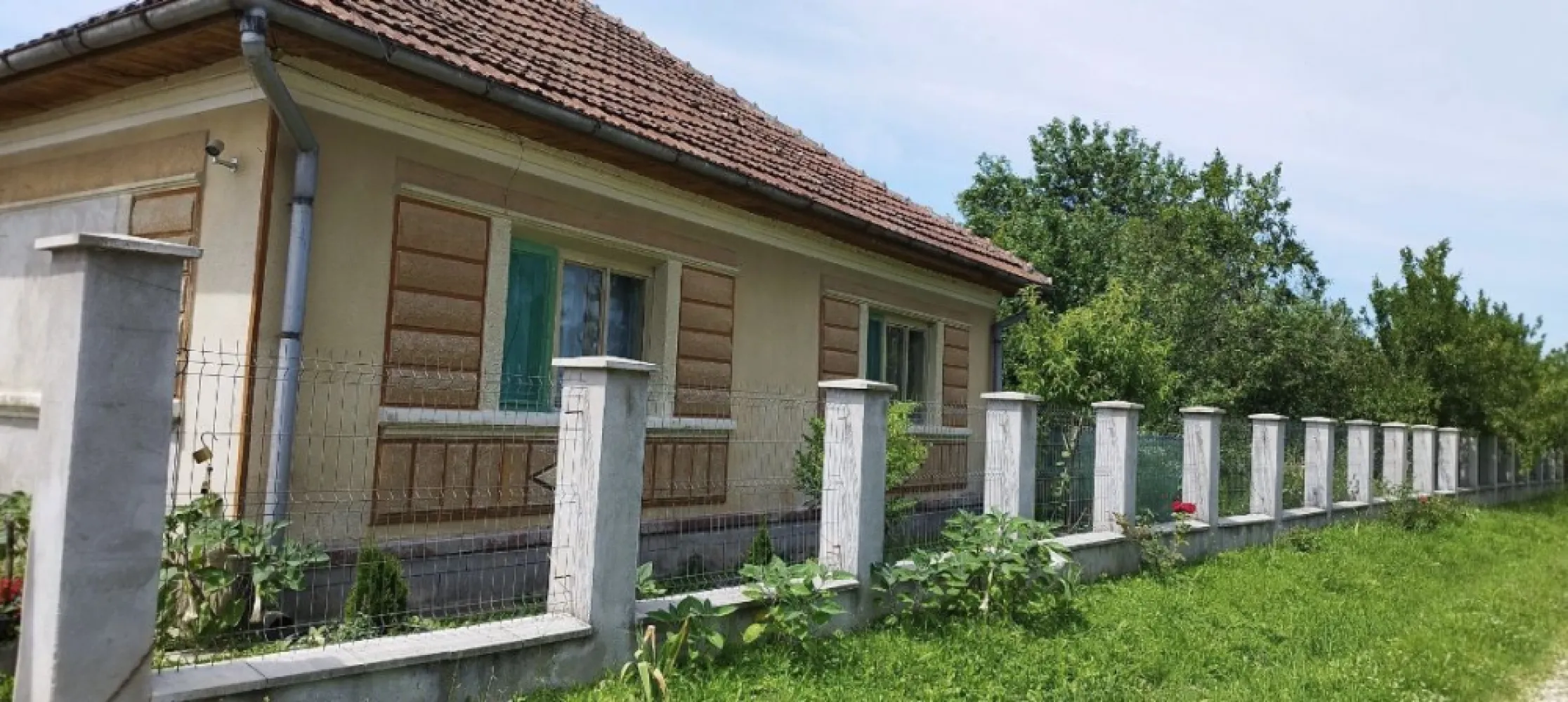 Casa si teren de vanzare