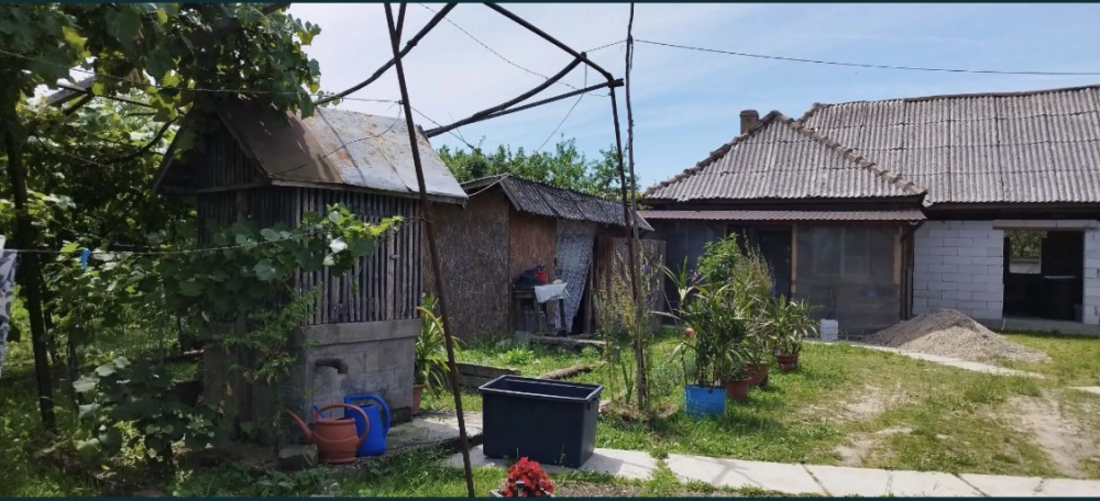 Casa si teren de vanzare