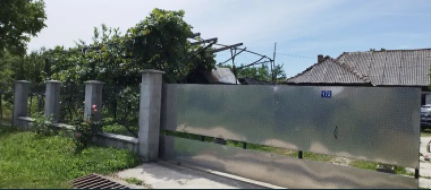Casa si teren de vanzare
