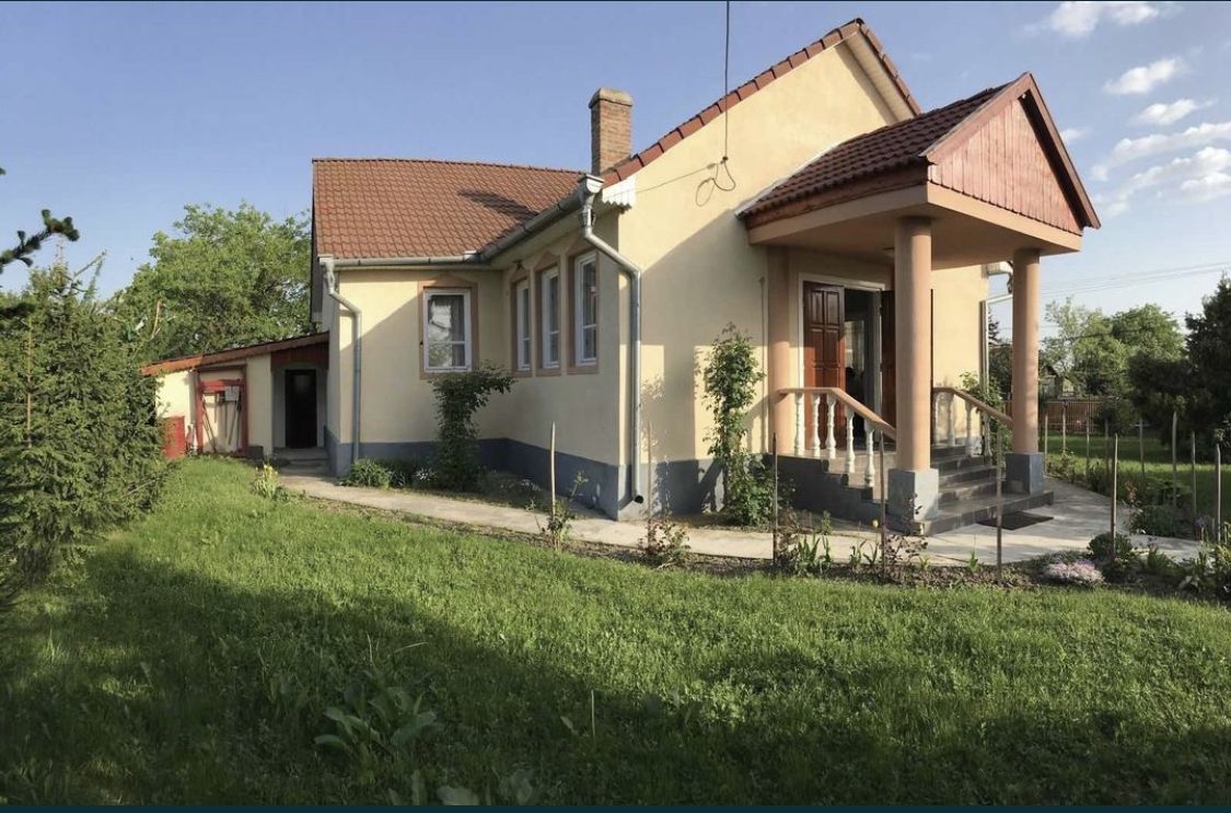 Vand casa in Acas judetul Satu Mare 136 mp si teren 710 mp