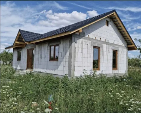 Casa la intrare in Cionchesti