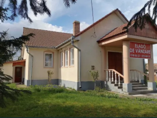 Vand casa in Acas judetul Satu Mare 136 mp si teren 710 mp