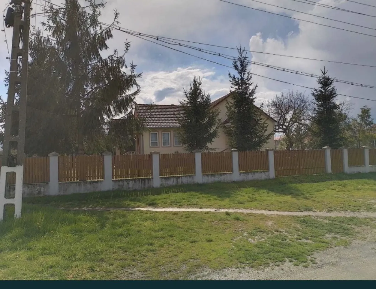 Vand casa in Acas judetul Satu Mare 136 mp si teren 710 mp