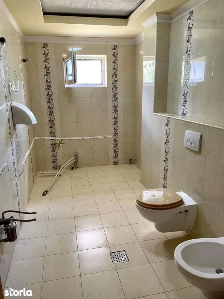 Ag. EUROPA vinde ap. 4 cam. in Carei, renovat, decomandat, la parter. - Ag EUROPA vinde apartament renovat cu 4 camere decomandate si suprafața utila de 80mp situat la parter în orașul Carei.