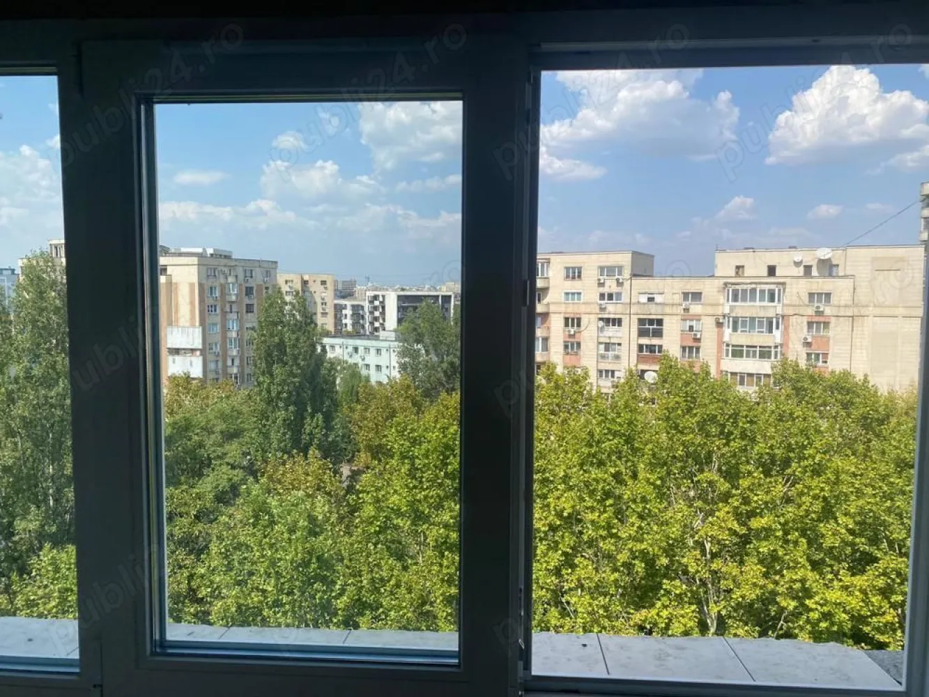 Apartament 3 camere Matei Basarab - Calea Calarasi # stradal # vedere mixta #modern amenajat - Proprietar, ofer spre vanzare un apartament cu 3 camere construit in anul 1994 imobilul este decomandat cu suprafata totala utila de 78 mp, acesta fiind situat pe Str. Matei Basarab, stradal, cu vedere mixta, in apropierea statiei de metrou Piata Muncii, la etajul 7 8. imobilul are bucatarie deschisa, living, doua dormitoare, doua bai si o loggie. Termopane noi. Zona linistita cu acces rapid catre mijloacele de transport in comun, statia de metrou Piata Muncii se afla la 5 min de mers pe jos.