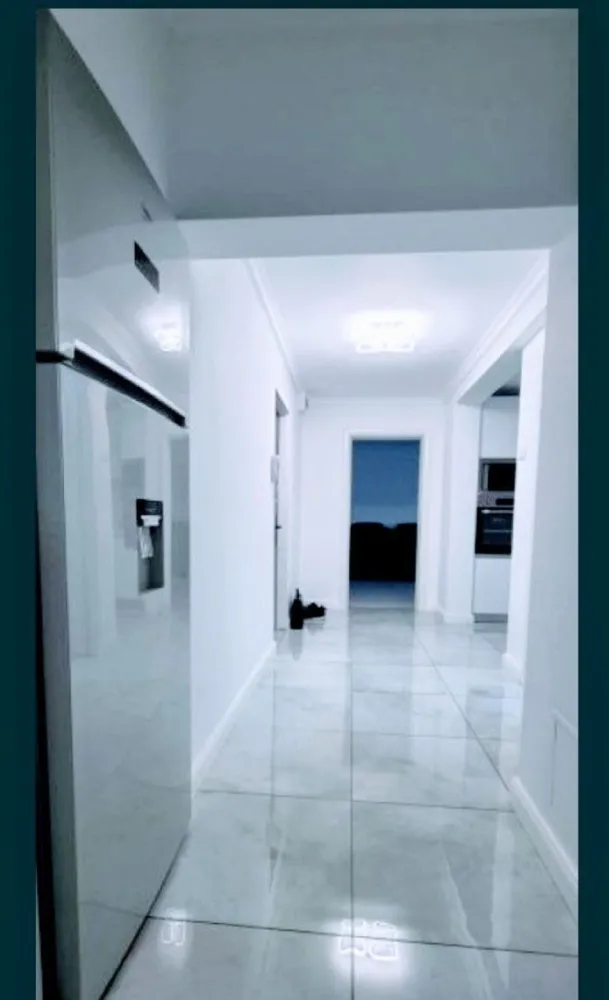 3 camere 13 septembrie lux - Proprietar vând apartament 3 camere decomandat în zona 13 septembrie prosper Apartamentul este situat la etajul 5 din 8 .În apropierea imobilului se afla scoli, grădinițe, creșe, Mall Vulcan, kaufland, Carrefour, Catedrala Neamului, metrou la 10 min distanță. Apartamentul este renovat recent cu materiale de foarte bună calitate Instalațiile electrice și sanitare din cupru , calorifere noi Gresie,faianță, parchet, termopane ambele balcoane, 2 bai, 2 aparate aer condiționat , dresing , uși interioare, ușa întrare, sapa turnata în tot apartamentul . Se poate vinde mobilat si utilat . !!! NU OFER COMISION !!!