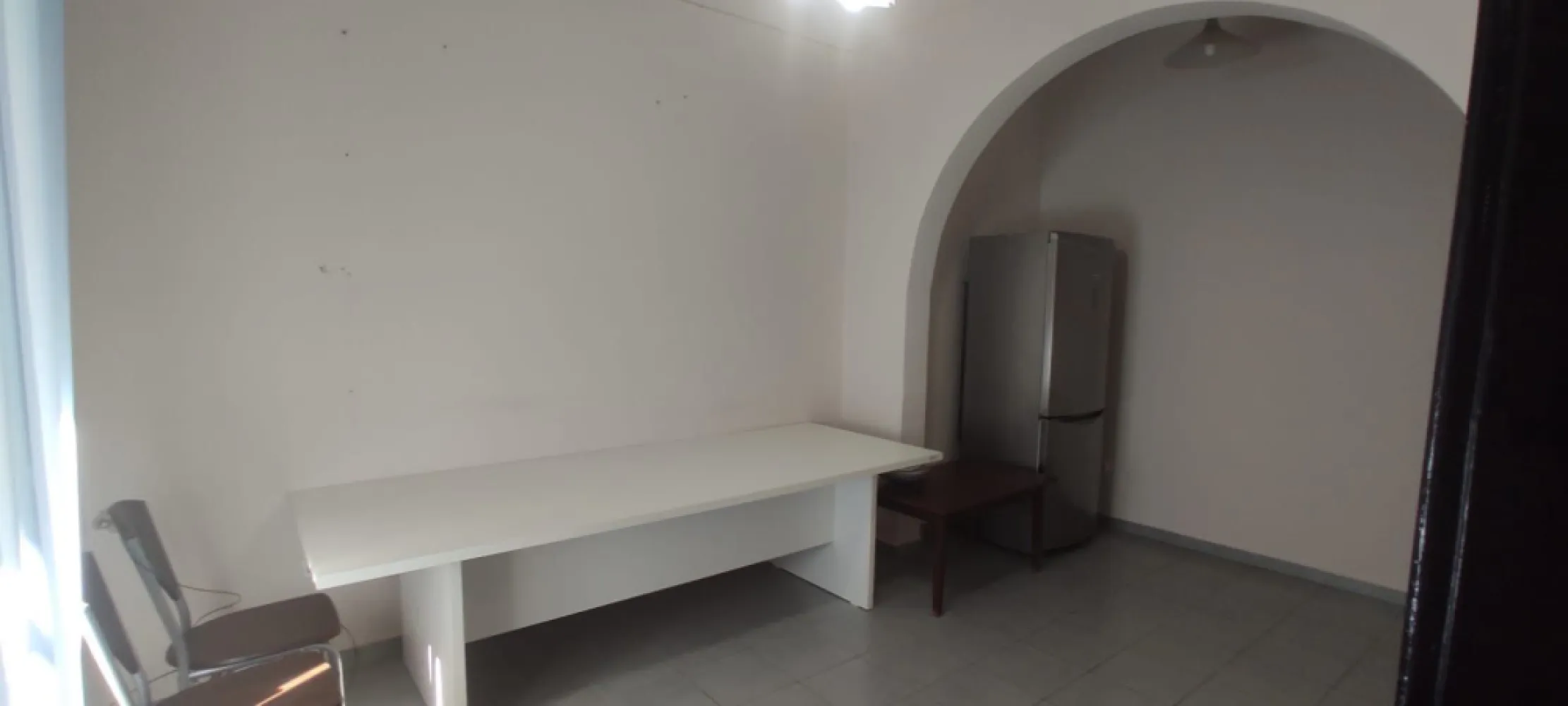 Apartament 3 camere Iuliu Maniu - Agentia Quantus Imobiliare va ofera spre vanzare apartament ultracentral zona Grand mall Apartamentul are o suprafata de 80 m2 Este situat la parter curte interioara acces separat , centrala termica , geamuri tamplarie PVC , parchet lemn masiv ,baie faianta- gresie, izolat exterior ,beci , loc de garaj in curte. Pretul este de 82.000 euro usor negociabil Pentru mai multe informatii si pentru vizionare sunati la numerele de telefon 0756471661 Reka sau 0757679700 Nicu