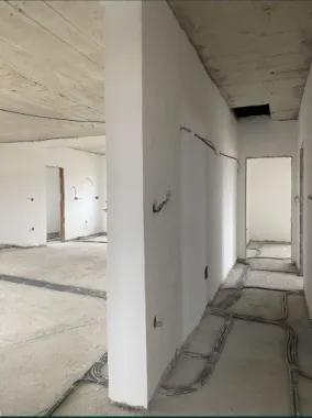 Casa semifinisata in Lazuri