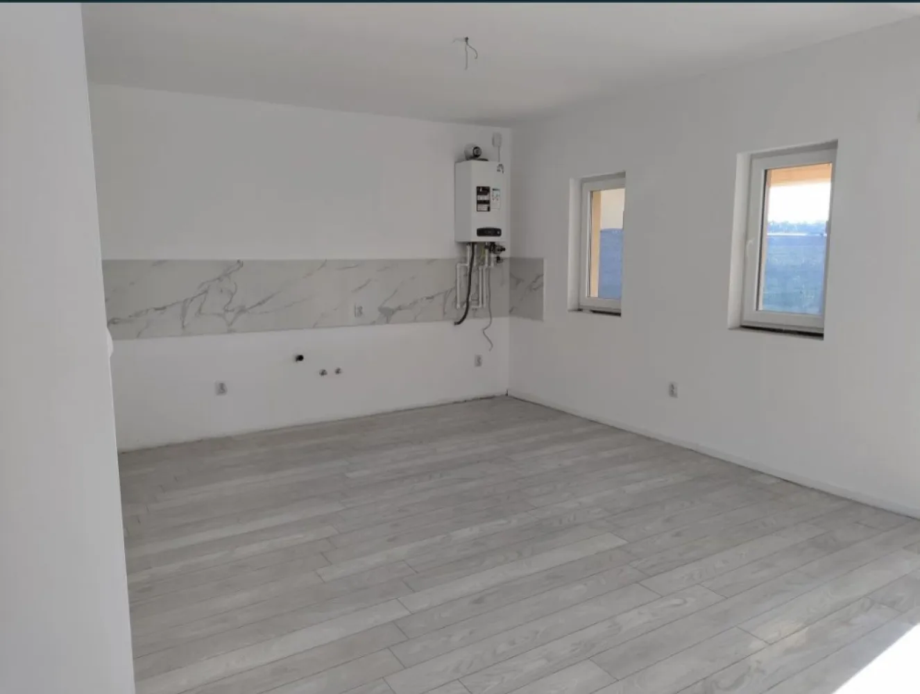 Vand sau schimb cu apartament, casa tip P in Martinesti - Vând 4 case tip P alipit cu perete individuala fiecare (nu duplex) suprf 120mp,+terasa acoperita 20mp,teren 330mp,racordat la utilități, stare semifinisat!Se poate schimb cu apartament +diferența, evaluat corect!