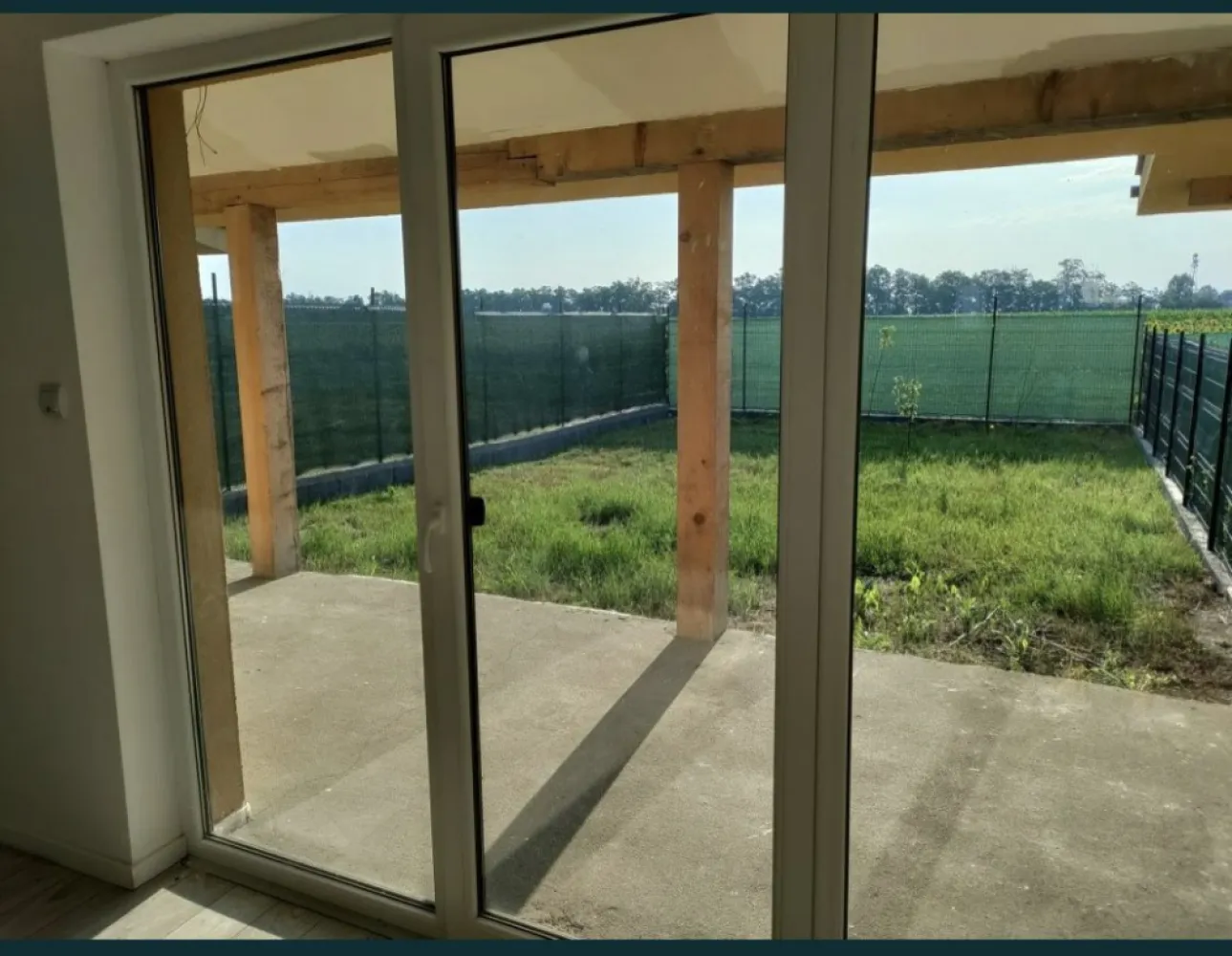Vand sau schimb cu apartament, casa tip P in Martinesti - Vând 4 case tip P alipit cu perete individuala fiecare (nu duplex) suprf 120mp,+terasa acoperita 20mp,teren 330mp,racordat la utilități, stare semifinisat!Se poate schimb cu apartament +diferența, evaluat corect!