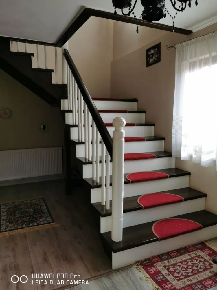 Ag EUROPA vinde casa NOUA 350mp în Odoreu cu 6 cam teren 9ari.