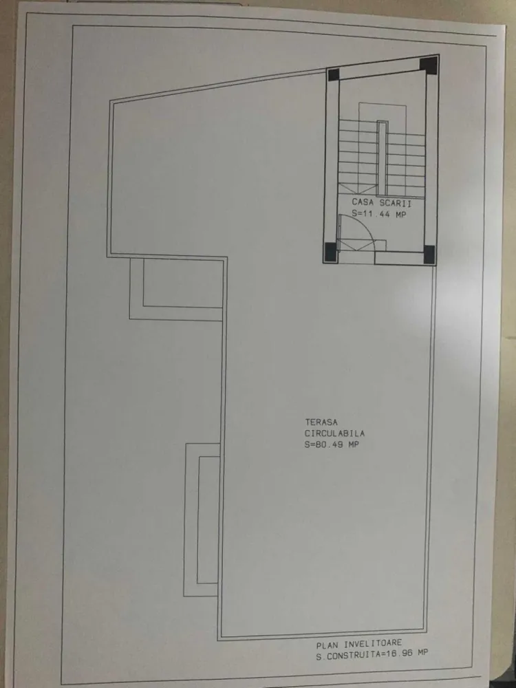 Vand imobil P+2 zona salaj rahova cu doua spatii comerciale