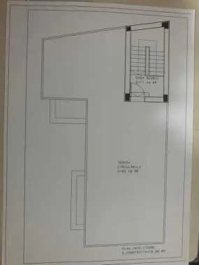 Vand imobil P+2 zona salaj rahova cu doua spatii comerciale