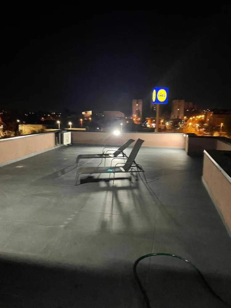 Vand imobil P+2 zona salaj rahova cu doua spatii comerciale