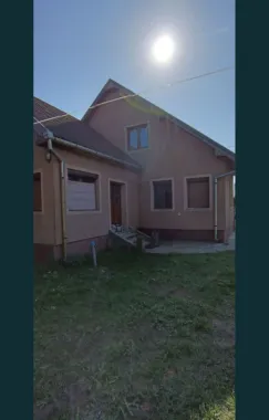 Casa de vanzare cu teren generos