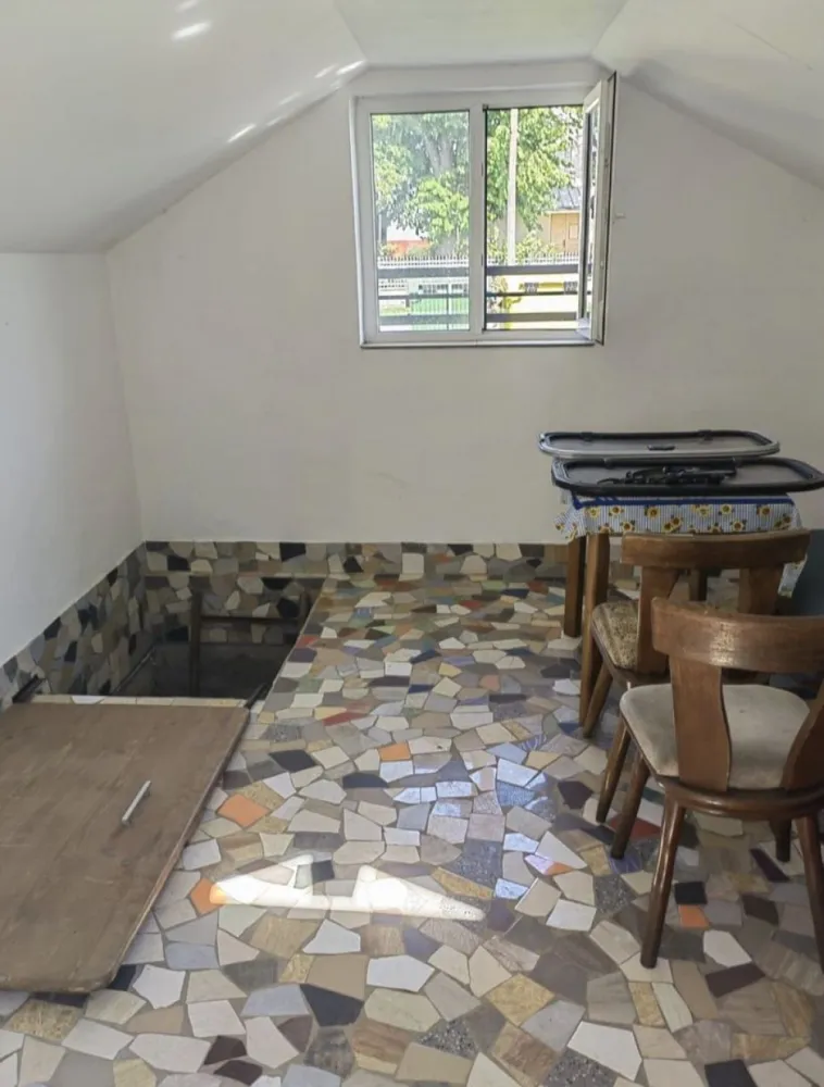 Casa de vanzare in Dorolot - Casa de vânzare în Dorolț, construit in anul 2015, îngrădit, 1000 mp, 4 camere, 2 bai, living , garaj cu capacitate de 6 mașini, beci +anexă , teresa. Va rog să sunați, nu răspund la mesaje.
