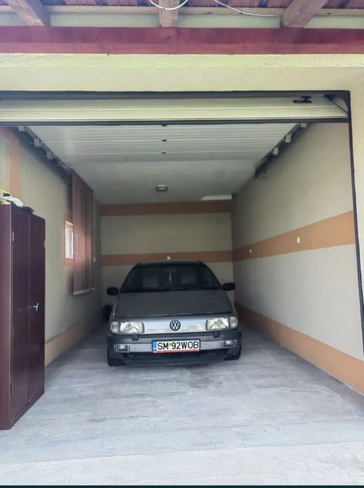 Casa de vanzare in Dorolot - Casa de vânzare în Dorolț, construit in anul 2015, îngrădit, 1000 mp, 4 camere, 2 bai, living , garaj cu capacitate de 6 mașini, beci +anexă , teresa. Va rog să sunați, nu răspund la mesaje.