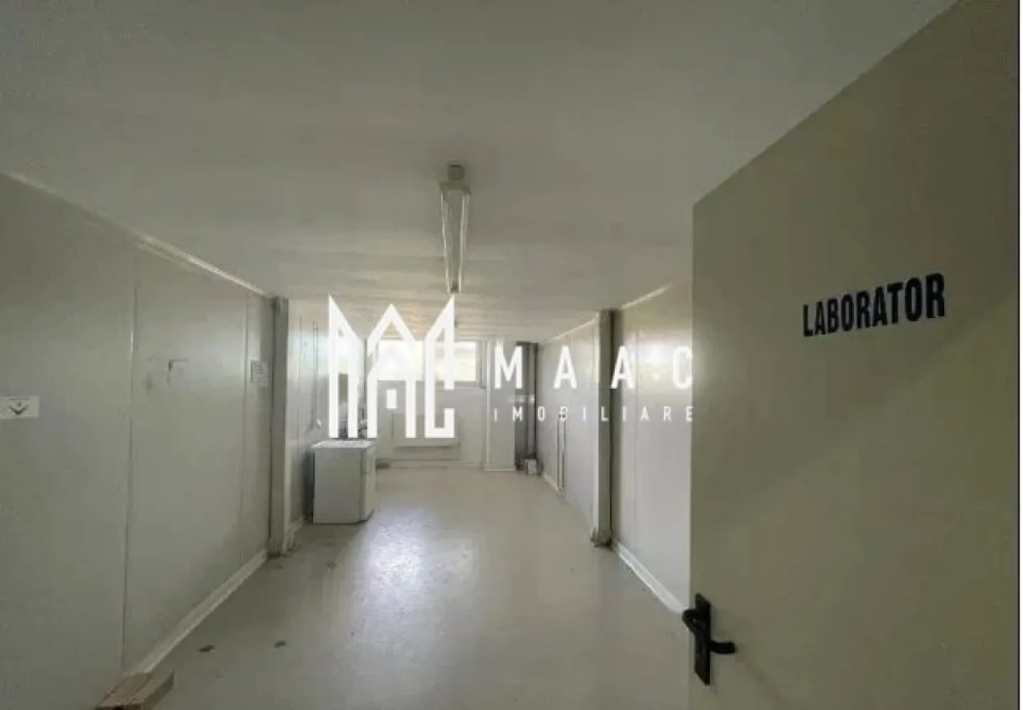 Spațiu industrial 1000mp | Acces tir | Teren 2500mp | Selimbar - MAAC Imobiliare vă oferă spre închiriere o hală industriala situata in Șelimbăr – Sibiu. Hala de închiriat – 1.000 mp utili + teren 2.500 mp, ideal pentru producție, depozitare sau distribuție. Detalii proprietate: Suprafață utilă hală: 1.000 mp Suprafață teren total: 2.500 mp Zona administrativă: 110 mp (birouri, vestiare, grupuri sanitare) Înălțime interioară: 6 m An construcție: 2008 Infrastructură și facilități: Acces pentru vehicule grele (TIR / camioane) Gaze naturale Canalizare și apă curentă Curte generoasă pentru manevră și parcare Destinații posibile: Spațiu de producție industrială Centru logistic / distribuție Depozit marfă Ateliere sau mici unități de procesare Pentru detalii suplimentare, planuri sau programarea unei vizionări, nu ezitați să ne contactați specificând ID: CP2742697 }}