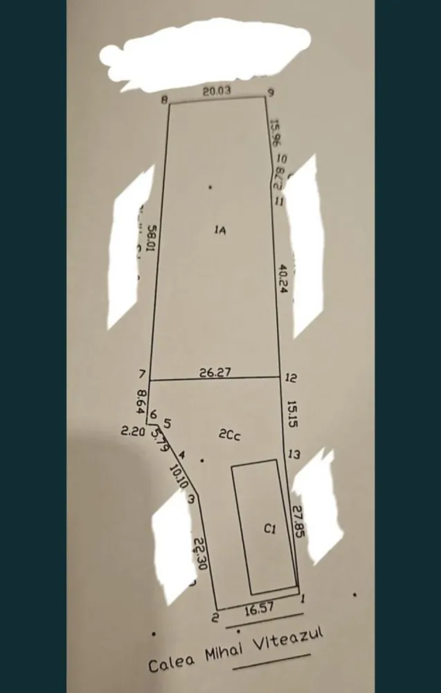 Casa de vanzare in Carei - De vanzare casa cu 4 camere, bucatarie, baie, camara, anexe , teren aferent 22,59 ari. Casa este situata intr-o zona ultracentrala pe Calea Mihai Viteazu. Locatia este ideala atat pentru locuit cat si pentru destinatii comerciale. Pretul este 175.000 €, putin negociabil !!!