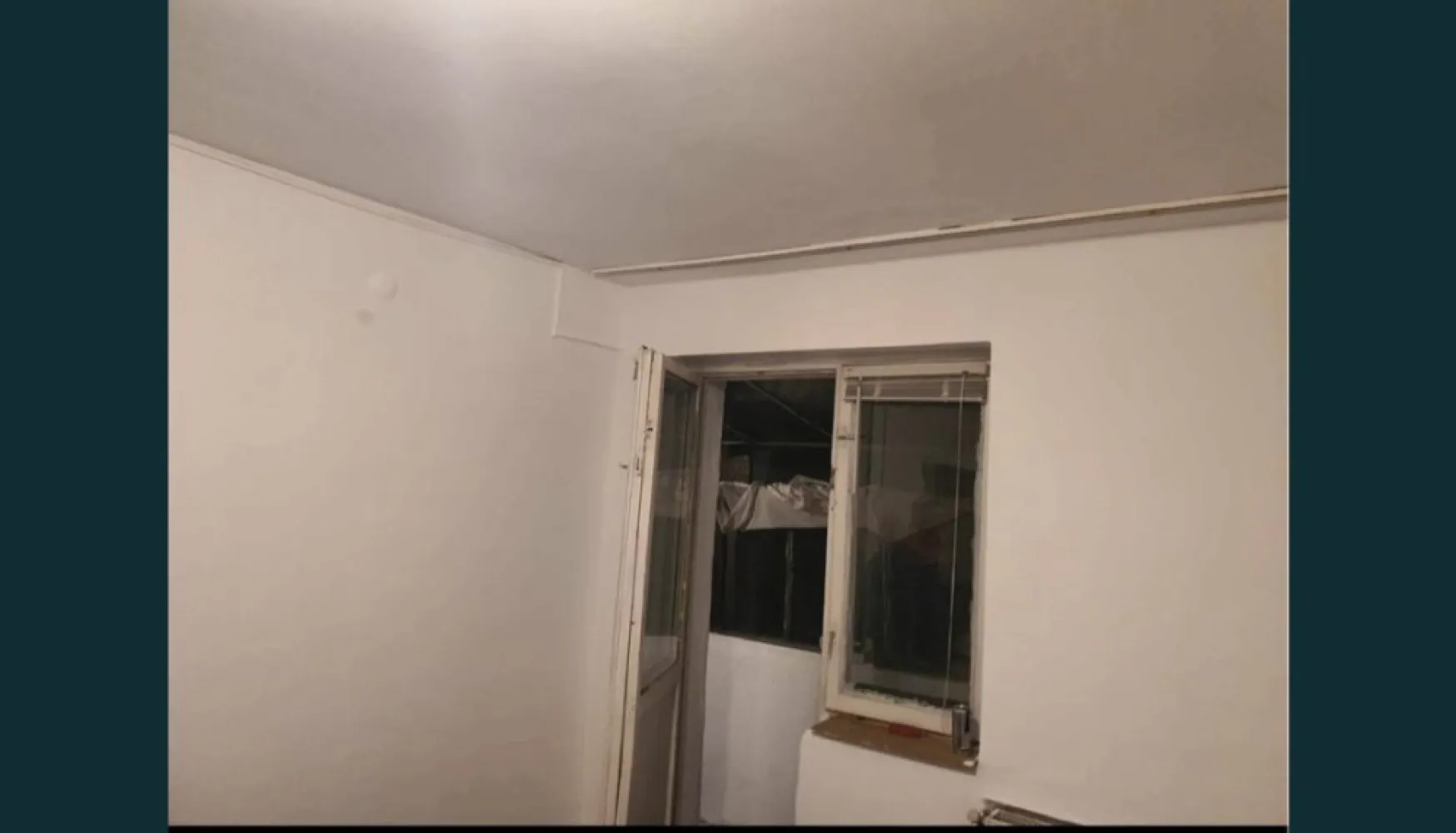 Apartament 3 camere, plus Balcon - Apartament 3 Camere Decomandat 40 m plus Balcon de 3 metri este situat la etajul 4 Strada Minerilor intersectia cu Mioritei Centrala,Aer Conditionat Geamuri din Termopan m-ai multe detali la telefon.