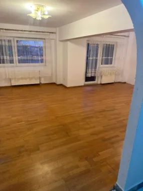 ageuropa.ro vinde apt. cu 4 cam. RENOVAT, 106mp, etaj 1 în zona SOARELUI.