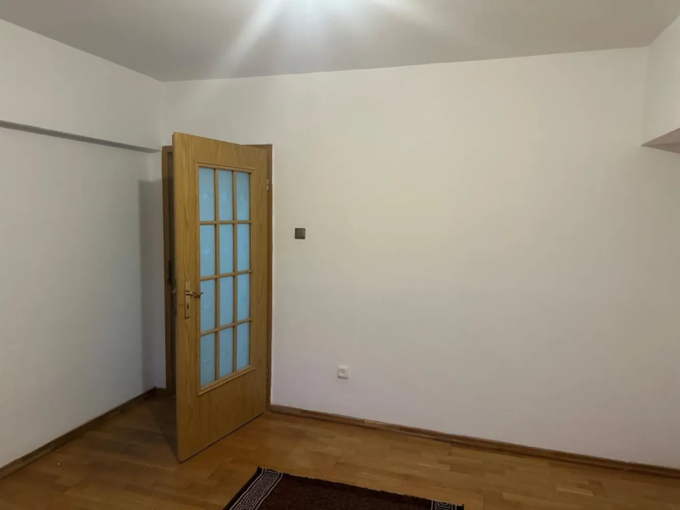 ageuropa.ro vinde apt. cu 4 cam. RENOVAT, 106mp, etaj 1 în zona SOARELUI. - Agenția EUROPA vinde apartament cu 4 camere, recent RENOVAT din 5 camere cu suprafata utila de 106mp, la etajul 1 in zona SOARELUI. Pentru mai multe oferte accesați : www.ageuropa.ro.