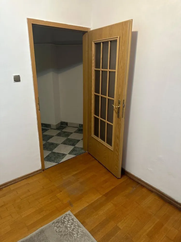 ageuropa.ro vinde apt. cu 4 cam. RENOVAT, 106mp, etaj 1 în zona SOARELUI.