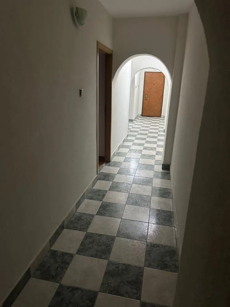 ageuropa.ro vinde apt. cu 4 cam. RENOVAT, 106mp, etaj 1 în zona SOARELUI.