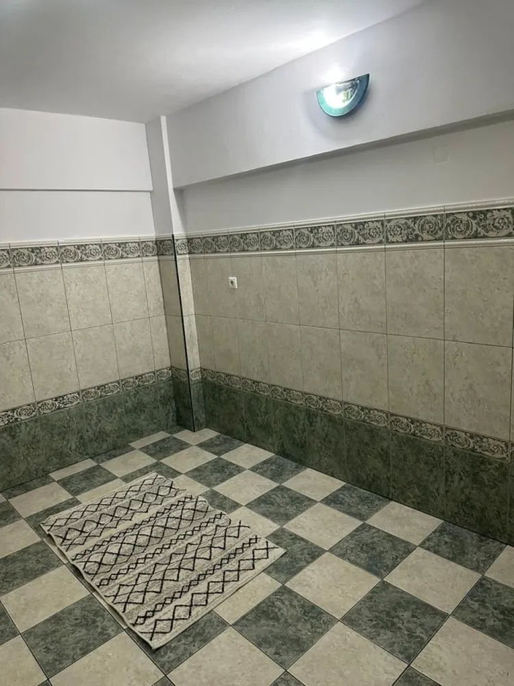 ageuropa.ro vinde apt. cu 4 cam. RENOVAT, 106mp, etaj 1 în zona SOARELUI.