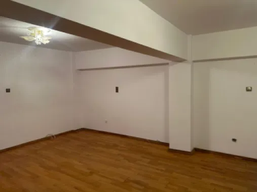 ageuropa.ro vinde apt. cu 4 cam. RENOVAT, 106mp, etaj 1 în zona SOARELUI.