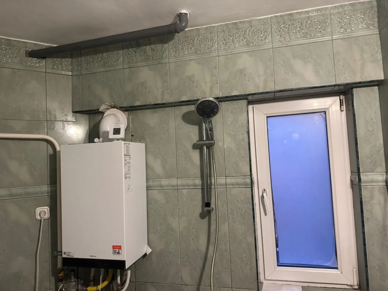 ageuropa.ro vinde apt. cu 4 cam. RENOVAT, 106mp, etaj 1 în zona SOARELUI.