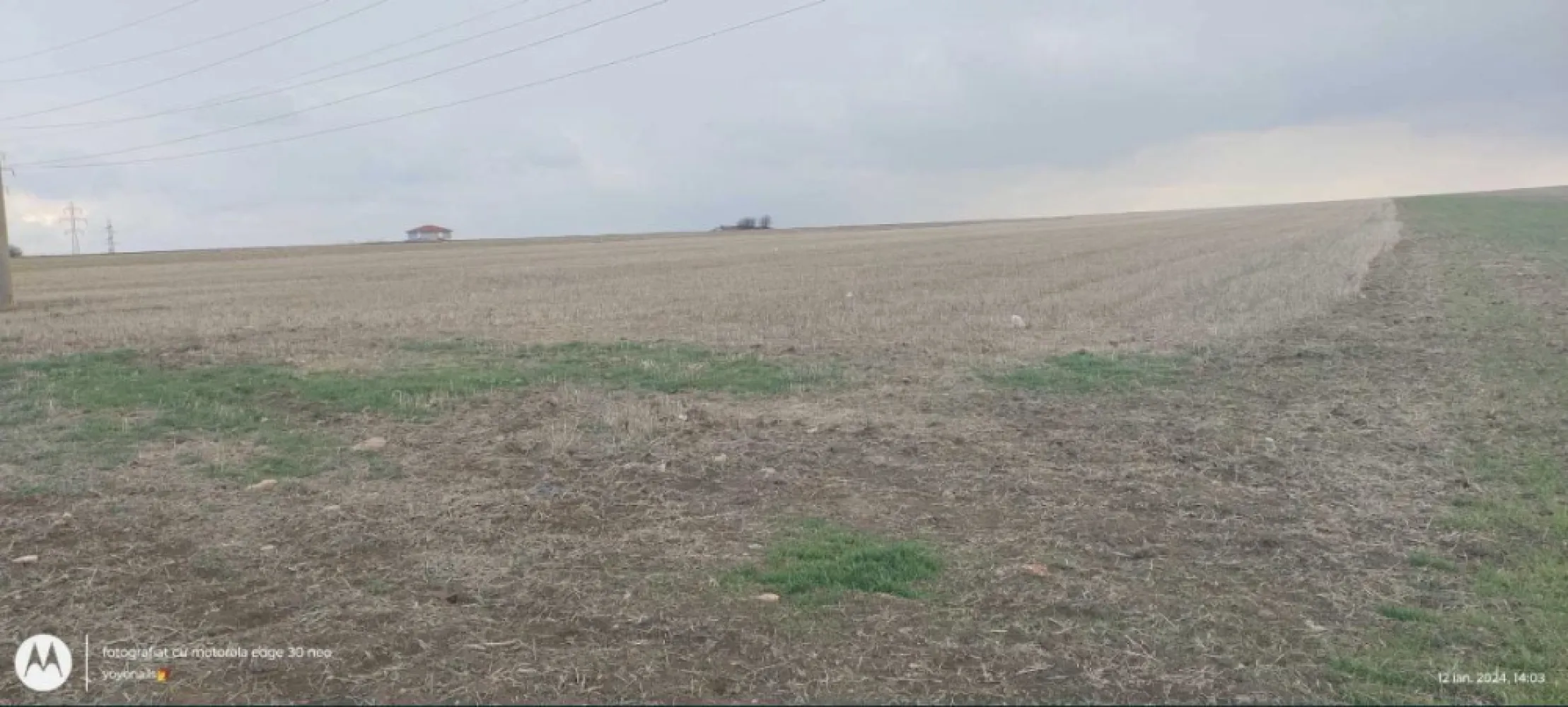 Pamant extravilan trece intravilan - Se vinde teren extravilan cu posibilitate de trecere imediata la vanzare in intravilan la intrare in Limanu, fix in statie. Suprafata 4997 mp, utilitati fix langa teren (teava apa, gaz, stalpi electricitate). Deschidere 16,89 m.