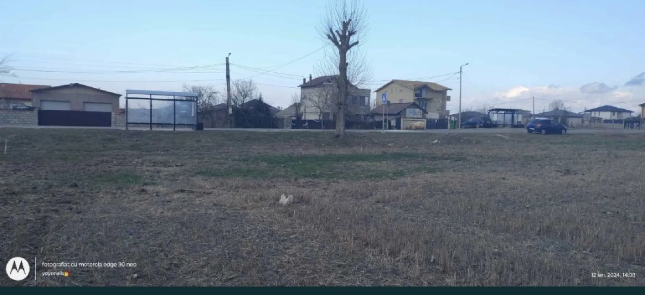 Pamant extravilan trece intravilan - Se vinde teren extravilan cu posibilitate de trecere imediata la vanzare in intravilan la intrare in Limanu, fix in statie. Suprafata 4997 mp, utilitati fix langa teren (teava apa, gaz, stalpi electricitate). Deschidere 16,89 m.